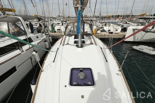 Sun Odyssey 33i - Yacht Charter Sailica