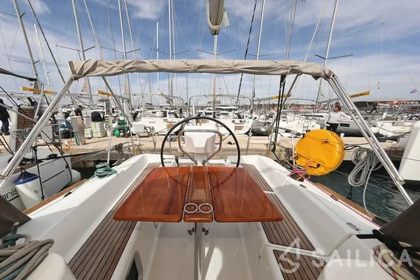 Sun Odyssey 33i - Yacht Charter Sailica