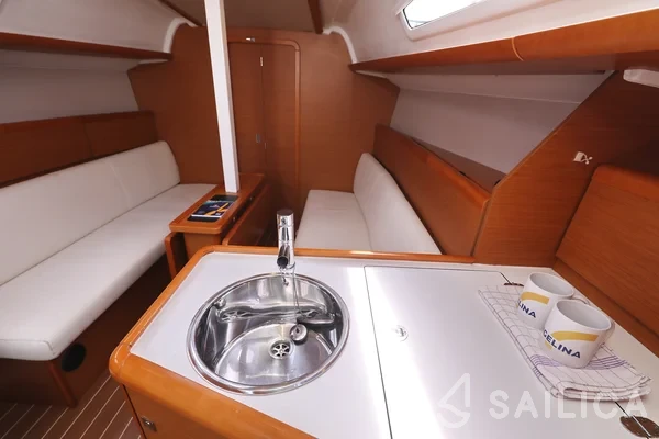 Sun Odyssey 33i - Yacht Charter Sailica
