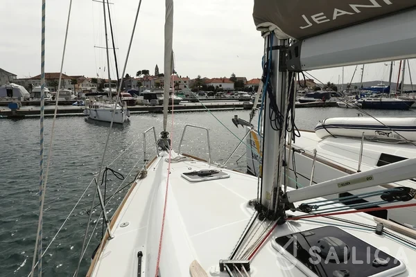 Sun Odyssey 33i - Yacht Charter Sailica