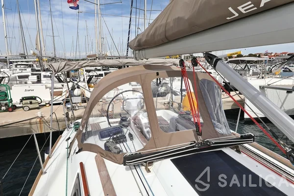 Sun Odyssey 33i - Yacht Charter Sailica