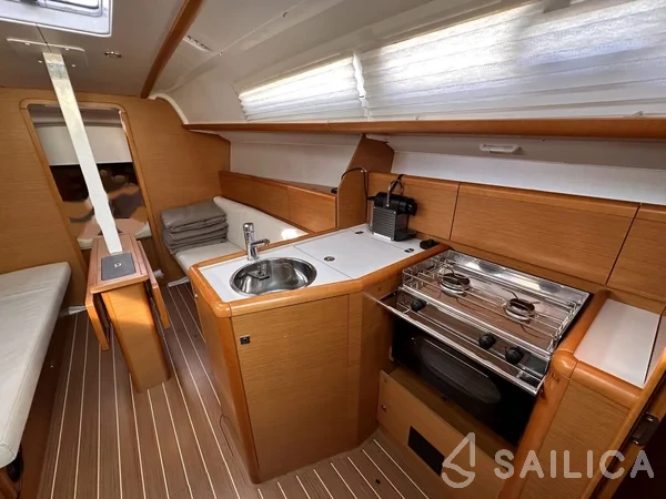 Sun Odyssey 33i - Yacht Charter Sailica
