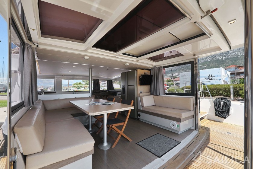Bali 4.3 - Yacht Charter Sailica