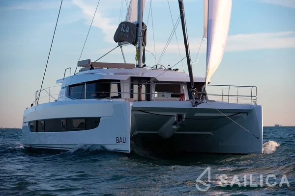 Bali 4.4 - Yacht Charter Sailica