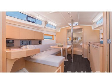 Oceanis 38.1 - Yacht Charter Sailica