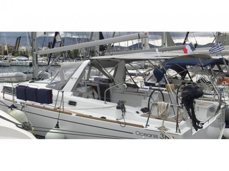 Oceanis 38.1 - Yacht Charter Sailica