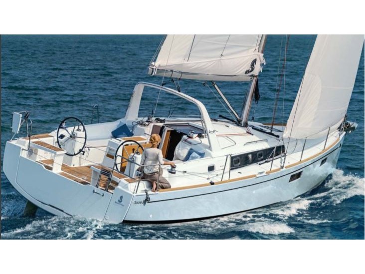 Oceanis 38.1 - Yacht Charter Sailica