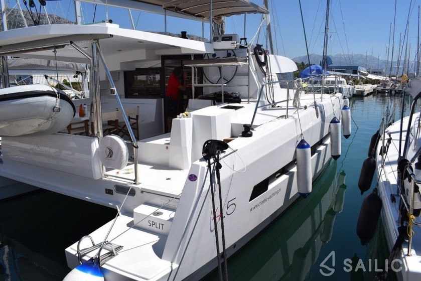 Bali 4.5 - Yacht Charter Sailica