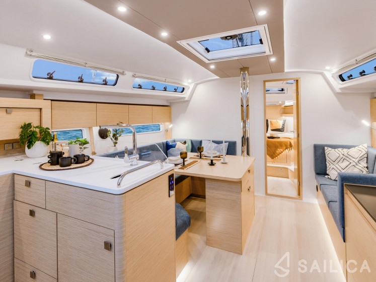 Hanse 410 - Yacht Charter Sailica