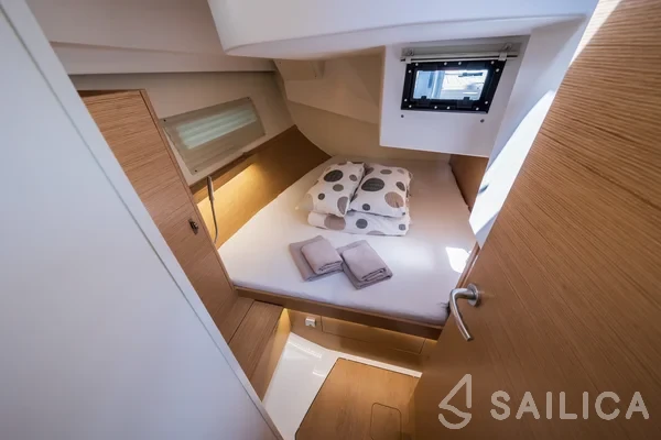 Hanse 410 - Yacht Charter Sailica