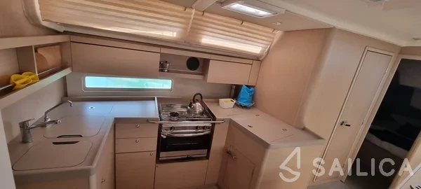Oceanis 40.1 - Yacht Charter Sailica