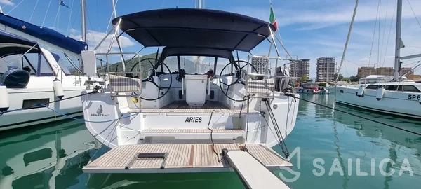 Oceanis 40.1 - Yacht Charter Sailica