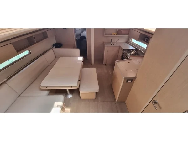 Oceanis 40.1 - Yacht Charter Sailica