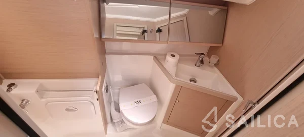 Oceanis 40.1 - Yacht Charter Sailica
