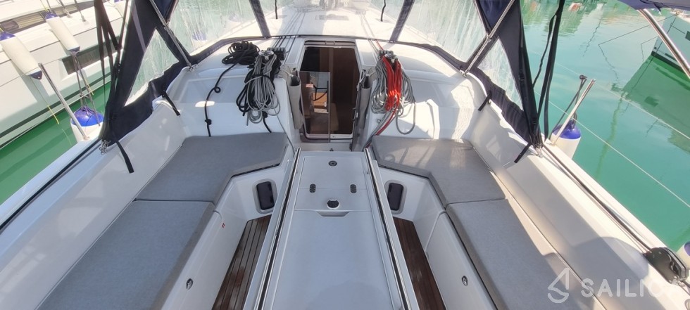 Oceanis 40.1 - Yacht Charter Sailica