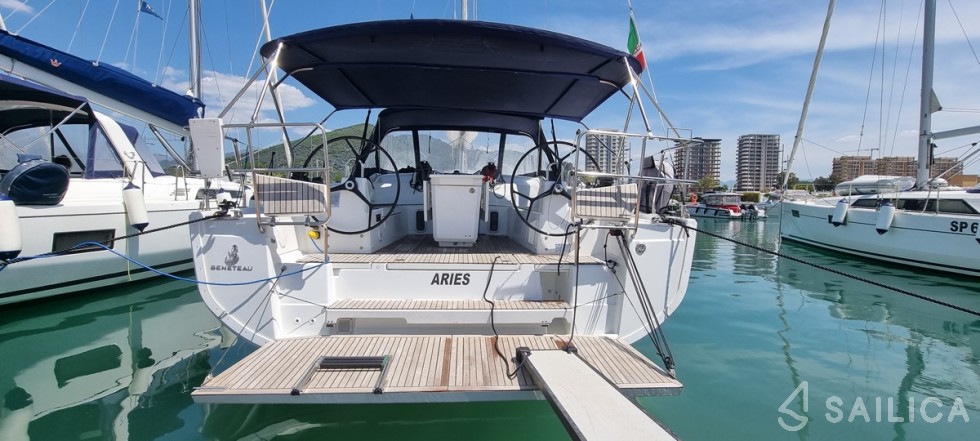 Oceanis 40.1 - Yacht Charter Sailica