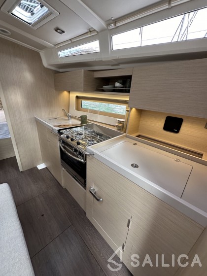 Oceanis 37.1 - Yacht Charter Sailica