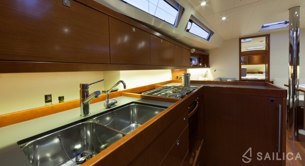 Oceanis 41 - Yacht Charter Sailica