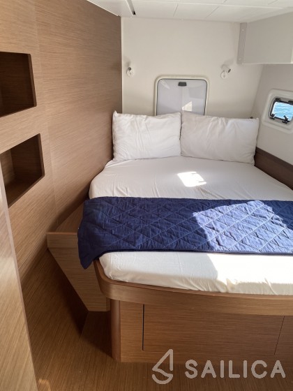 Lagoon 42 - Yacht Charter Sailica