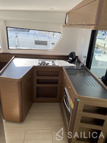 Lagoon 42 - Yacht Charter Sailica