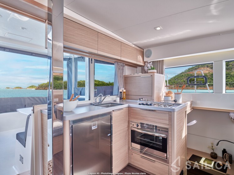 Lagoon 40 - Yacht Charter Sailica
