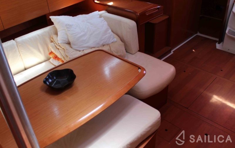 Cyclades 43.3 - Yacht Charter Sailica