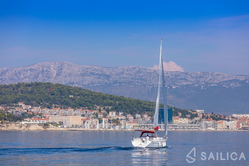 Cyclades 43.3 - Yacht Charter Sailica
