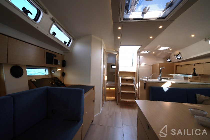 Hanse 410 - Yacht Charter Sailica