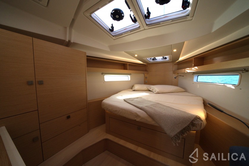 Hanse 410 - Yacht Charter Sailica