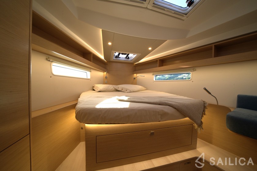 Hanse 410 - Yacht Charter Sailica
