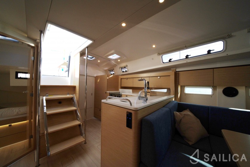Hanse 410 - Yacht Charter Sailica