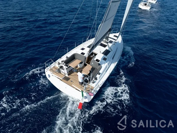 Hanse 410 - Yacht Charter Sailica