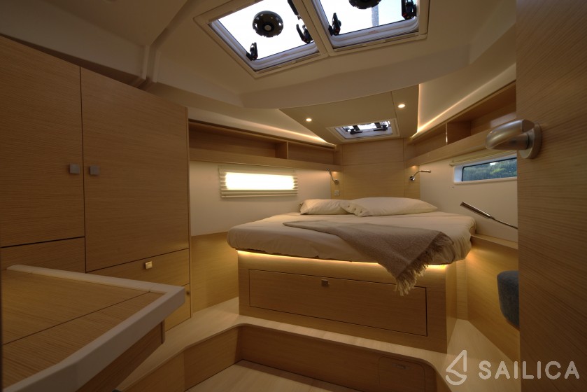 Hanse 410 - Yacht Charter Sailica