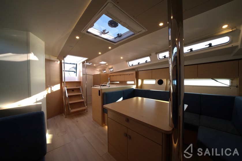 Hanse 410 - Yacht Charter Sailica