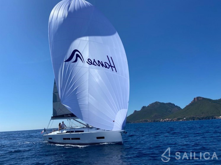 Hanse 410 - Yacht Charter Sailica