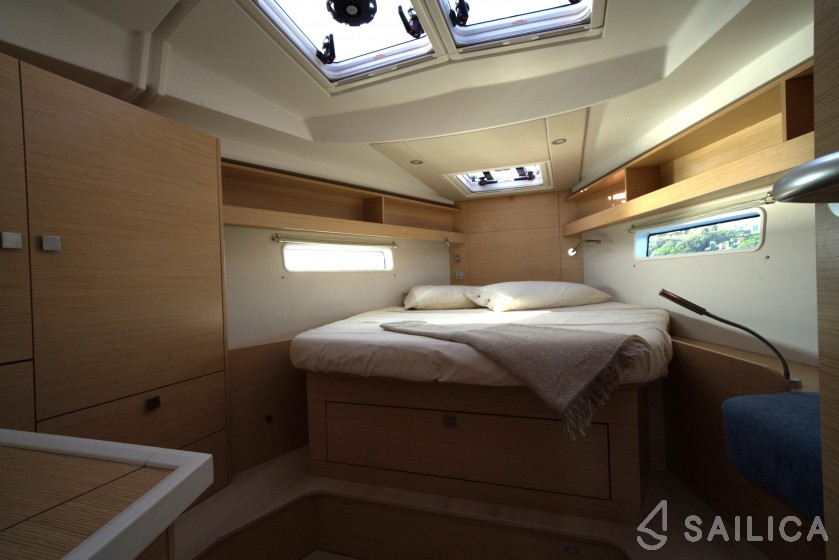 Hanse 410 - Yacht Charter Sailica