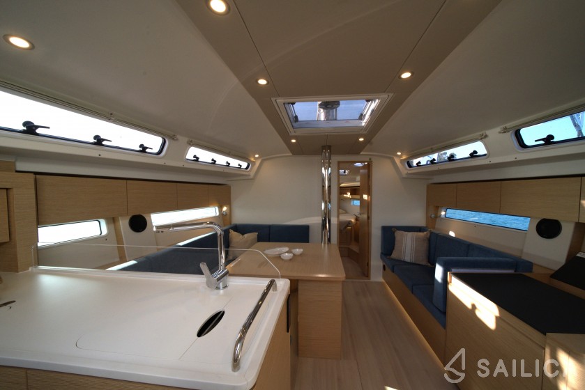 Hanse 410 - Yacht Charter Sailica