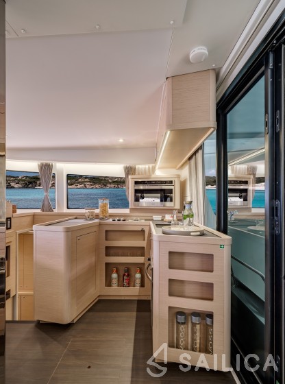 Lagoon 42 - Yacht Charter Sailica