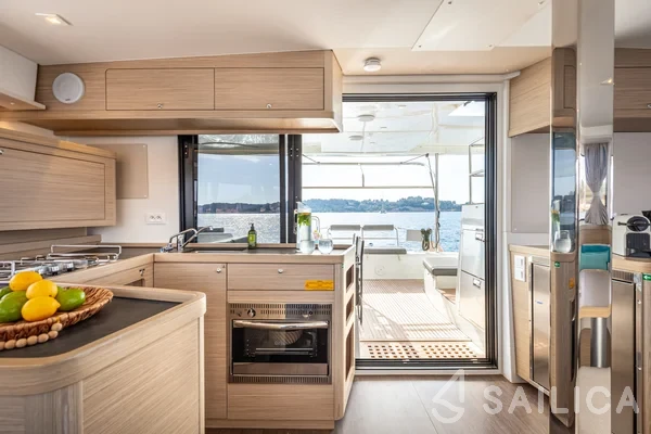 Lagoon 42 - Yacht Charter Sailica