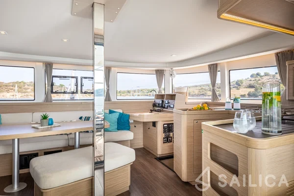 Lagoon 42 - Yacht Charter Sailica
