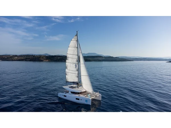 Lagoon 42 - Yacht Charter Sailica