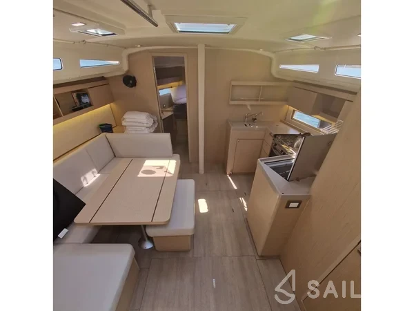 Oceanis 40.1 - Yacht Charter Sailica