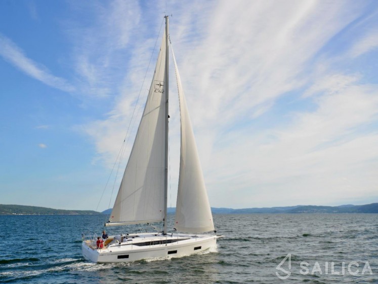 Bavaria C42 - Yacht Charter Sailica