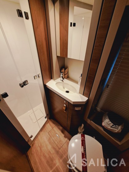Bali 4.6 - Yacht Charter Sailica