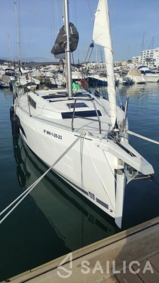 Dufour 37 - Yacht Charter Sailica