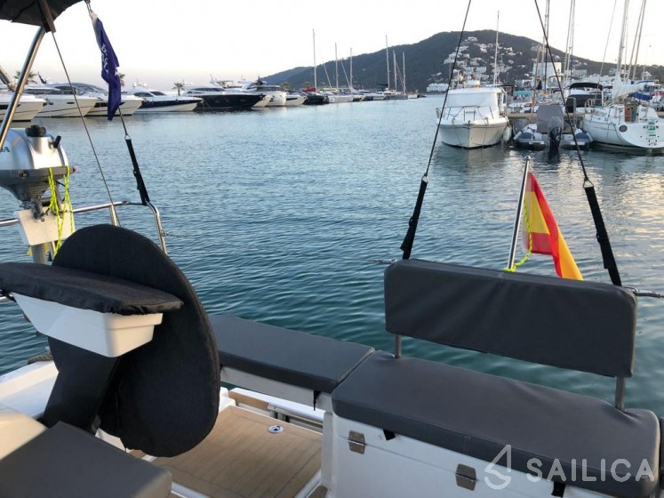 Dufour 37 - Yacht Charter Sailica