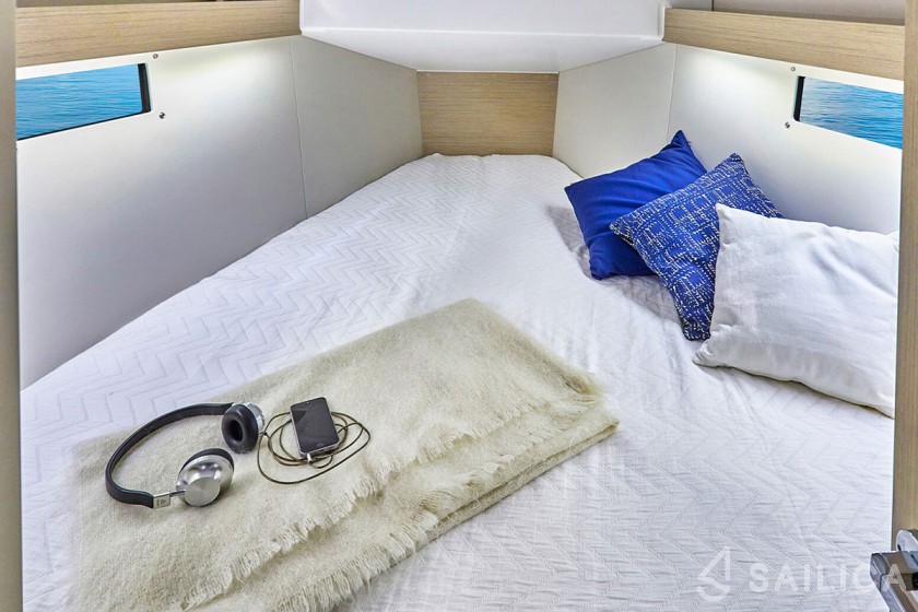 Oceanis 34.1 - Yacht Charter Sailica