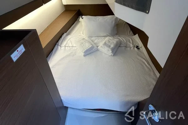 Oceanis 34.1 - Yacht Charter Sailica