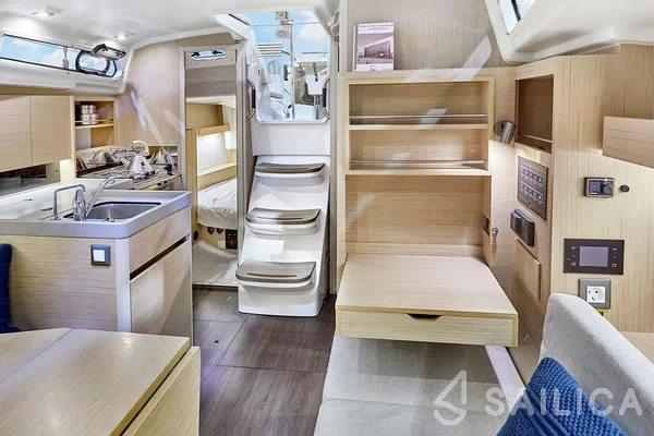 Oceanis 34.1 - Yacht Charter Sailica