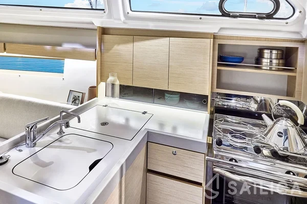 Oceanis 34.1 - Yacht Charter Sailica